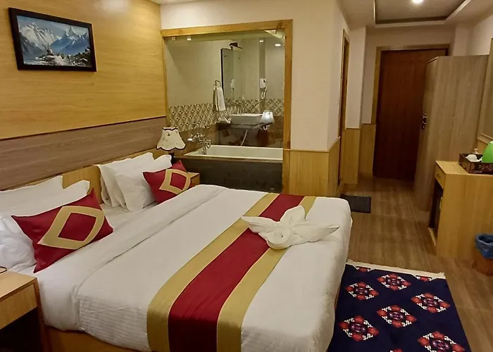 Yakroo Manang Hotel 3*