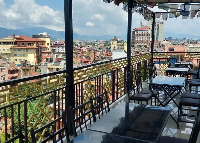 Yakroo Manang