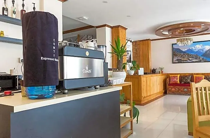 Yakroo Manang Hotel