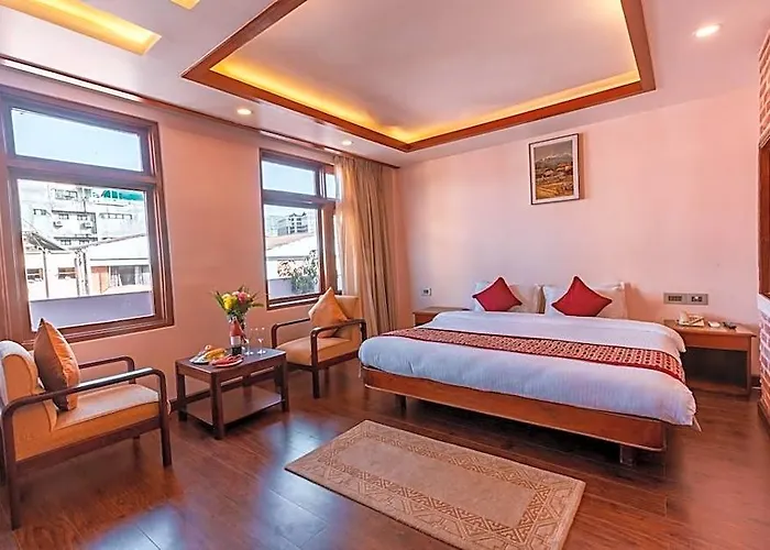 Yakroo Manang Hotel 3*