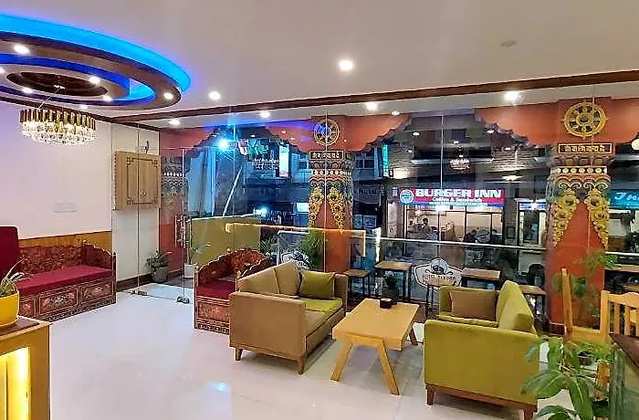 Yakroo Manang